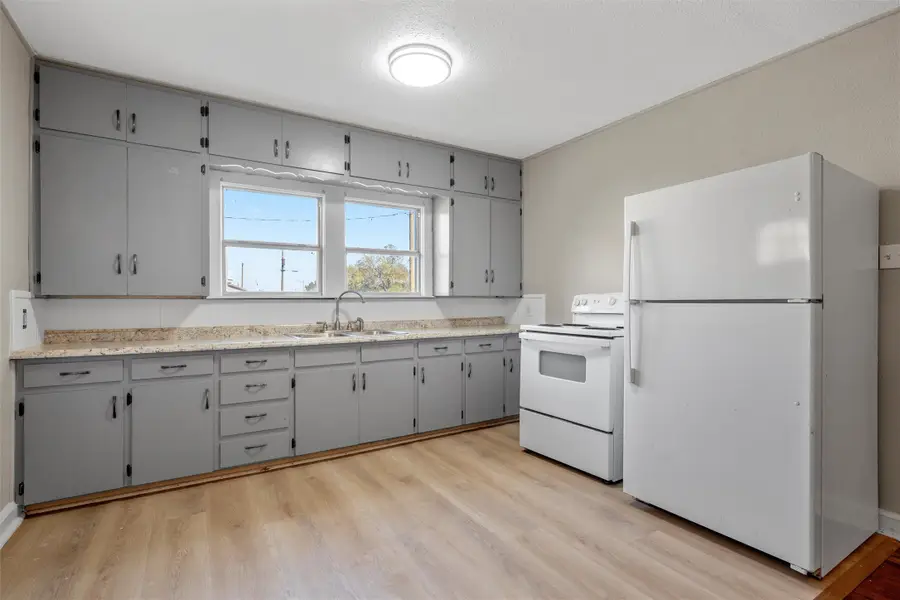 403 S 5th Street, Rosebud, TX 76570 - Image #2