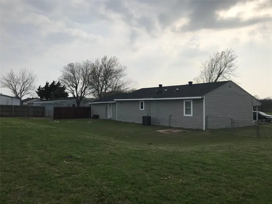 303 Raymond Street, Farmersville, TX 75442 - Image #3