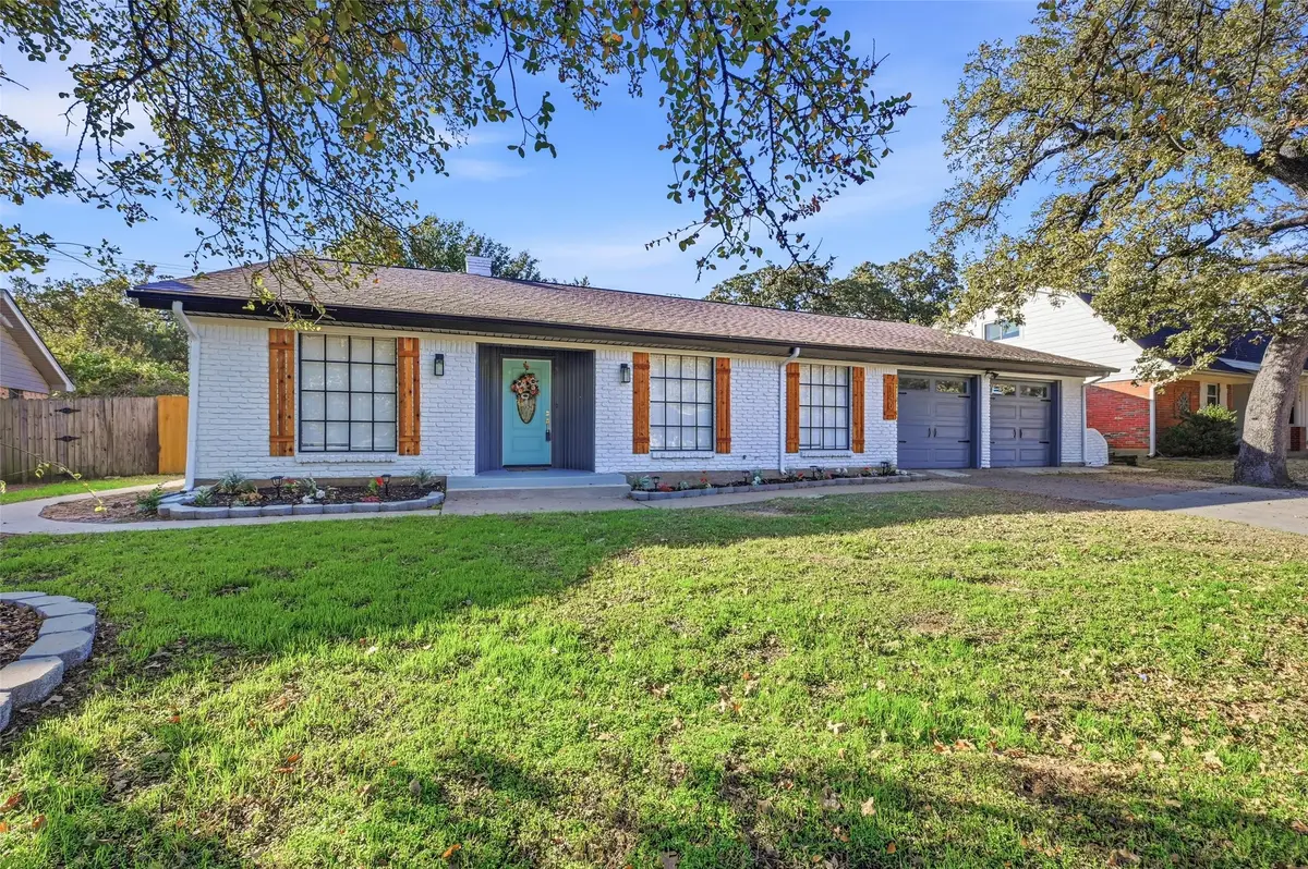 140 Stonegate Court, Bedford, TX 76022 - Image #1