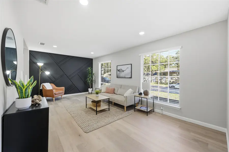 140 Stonegate Court, Bedford, TX 76022 - Image #2