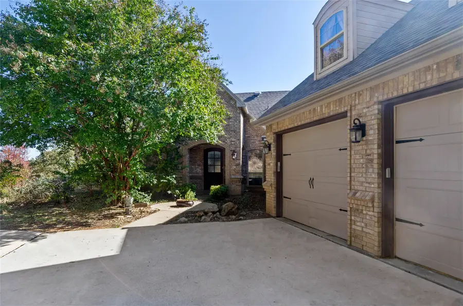 396 Ranchview Court, Bowie, TX 76230 - Image #2