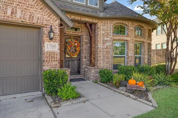 1704 Southridge Drive, Van Alstyne, TX 75495