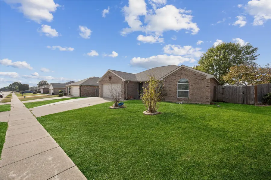 541 Marybeth Drive, Burleson, TX 76028 - Image #2