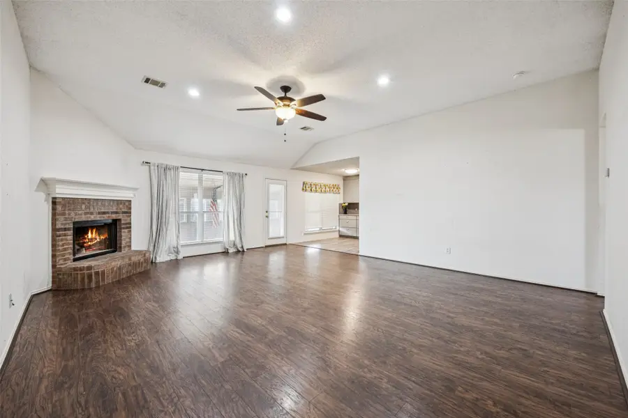 541 Marybeth Drive, Burleson, TX 76028 - Image #3