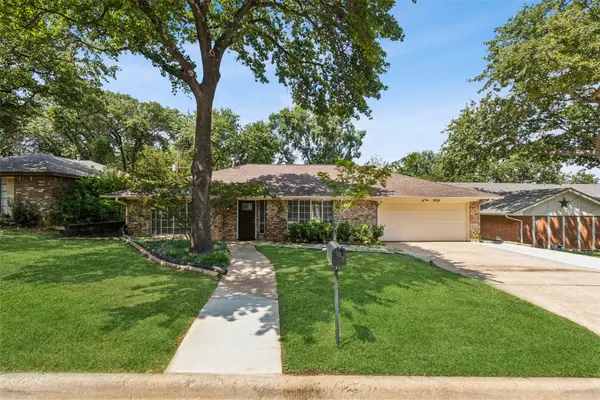 5719 Overridge Court, Arlington, TX 76017