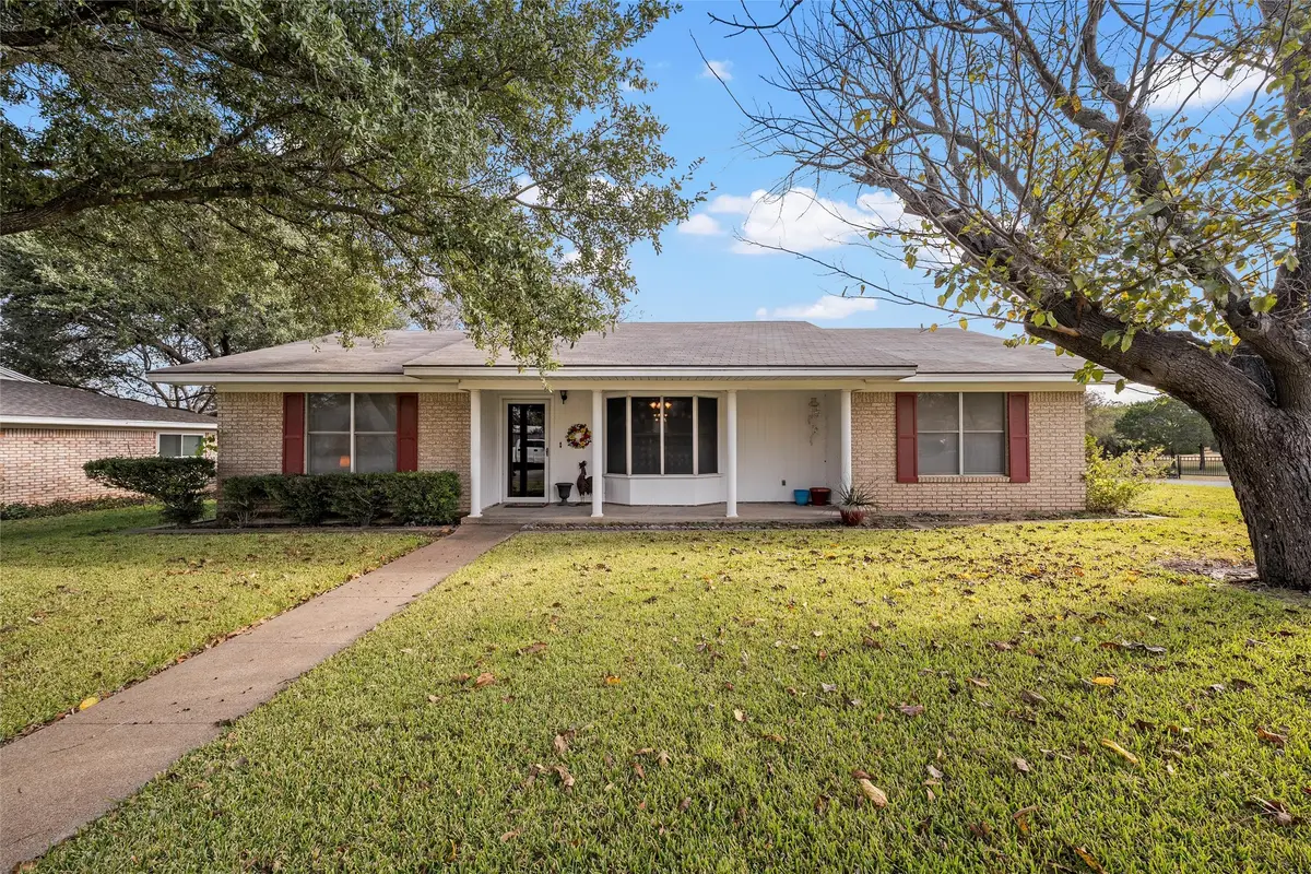 922 S Avenue M, Clifton, TX 76634 - Image #1