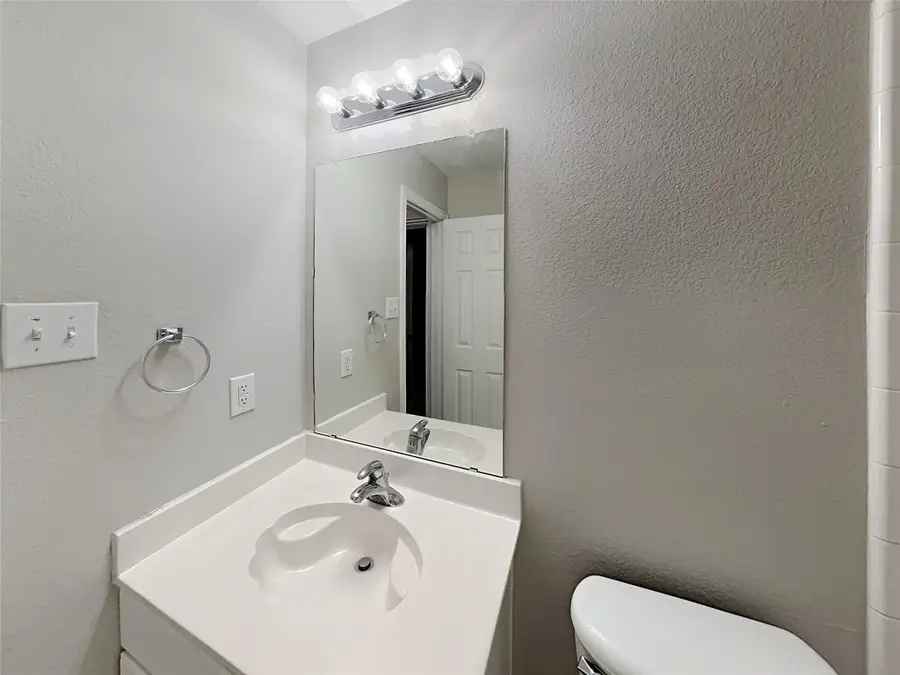 553 Stonewall Court, Cedar Hill, TX 75104 - Image #3