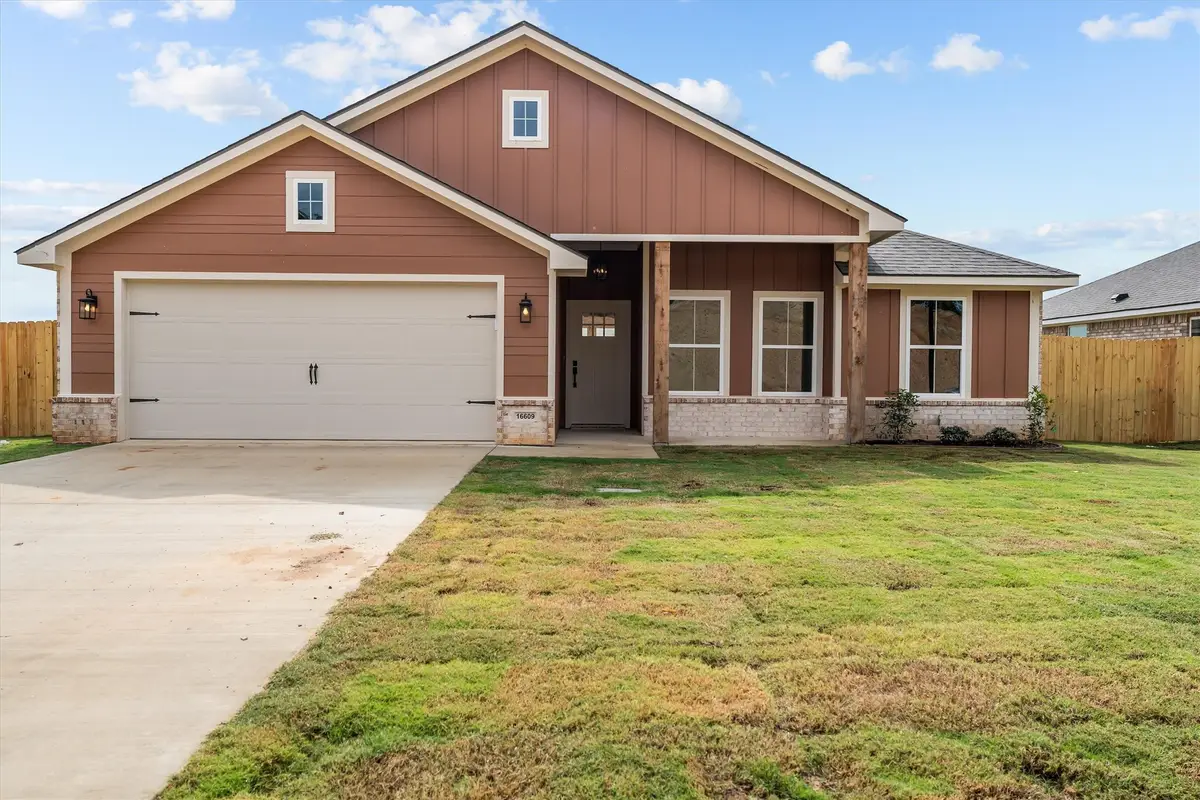 16609 Crossing Circle, Lindale, TX 75771 - #1