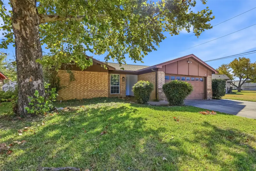 657 Evelyn Lane, Burleson, TX 76028 - Image #3