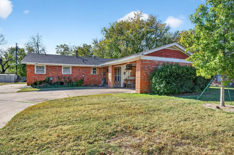 1722 Morningside Drive, Gainesville, TX 76240 - Image #2