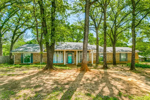 1000 Sherwood Drive, Bedford, TX 76022