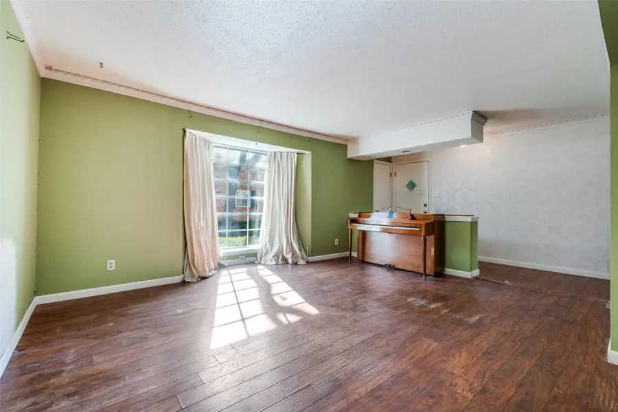 6035 Sandhurst Lane #B, Dallas, TX 75206 - Image #2