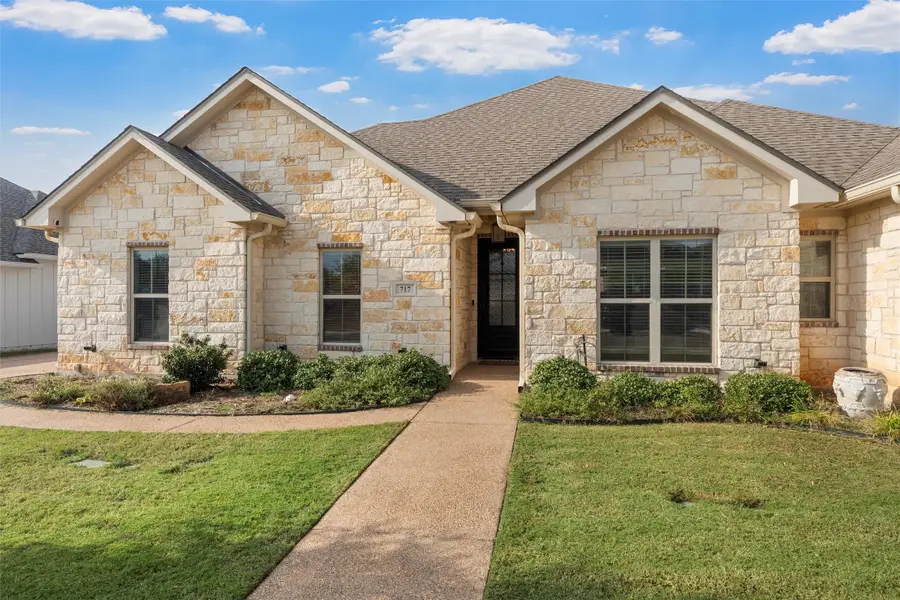 717 Wintergreen Drive, Hewitt, TX 76643 - Image #2