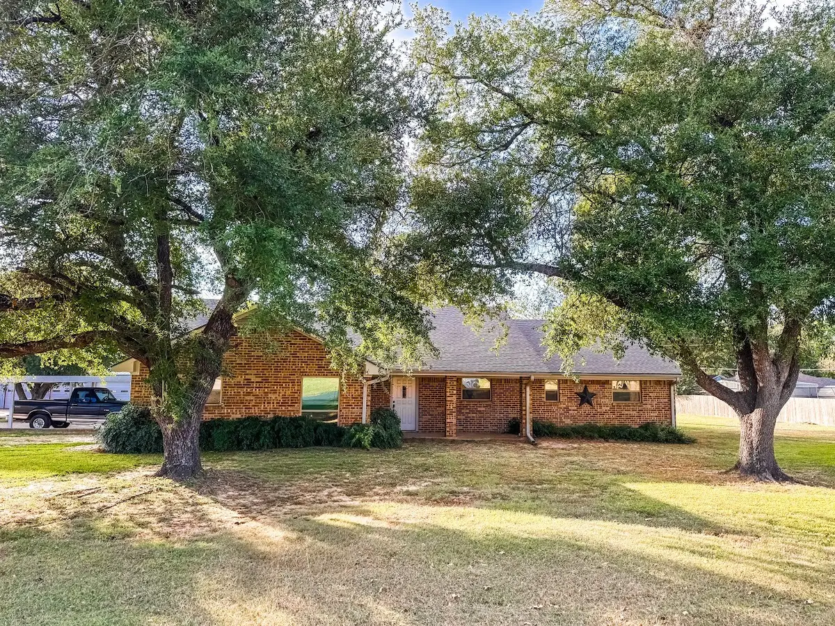 111 Parkwood Rd, Teague, TX 75860 - Image #1