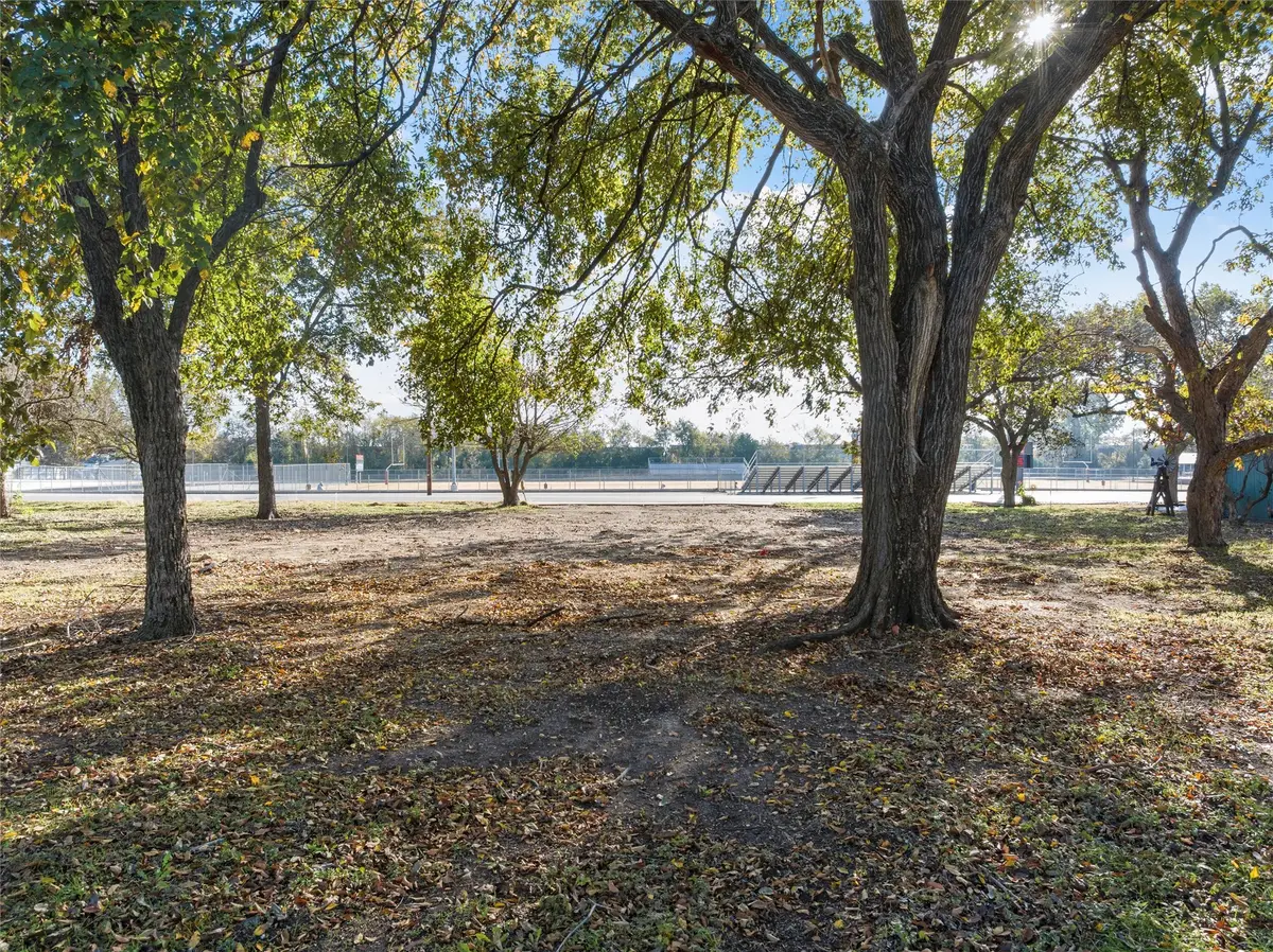 606 S Reagan Street, West, TX 76691 - Image #1