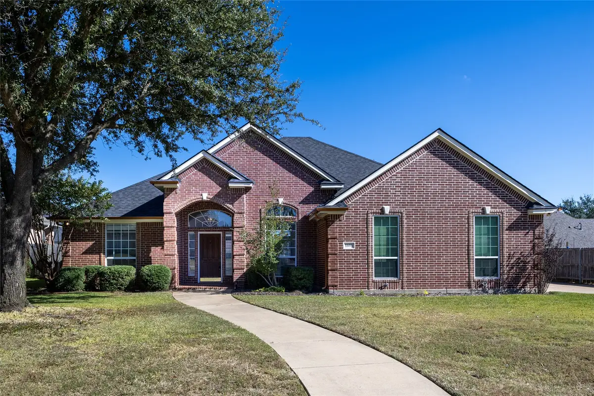 1605 Twin Oaks Drive, Cleburne, TX 76033 - Image #1