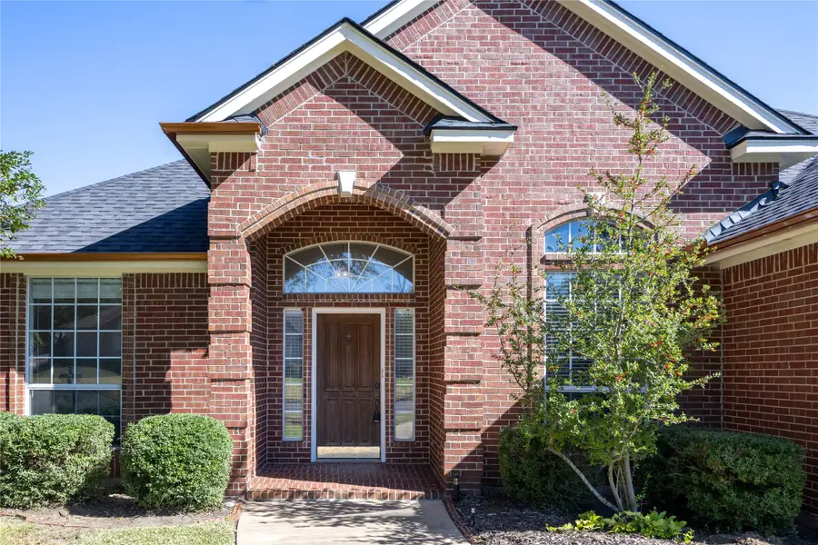 1605 Twin Oaks Drive, Cleburne, TX 76033 - Image #2