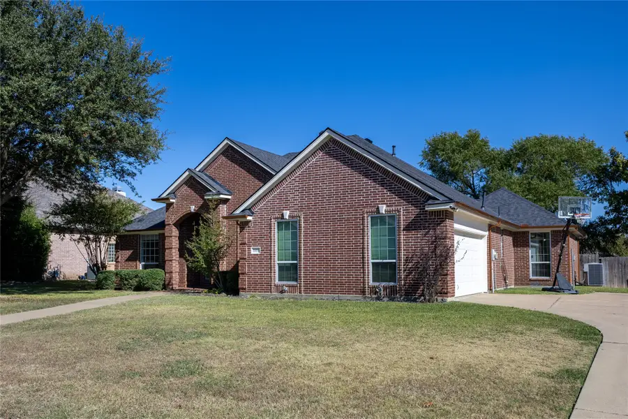 1605 Twin Oaks Drive, Cleburne, TX 76033 - Image #3