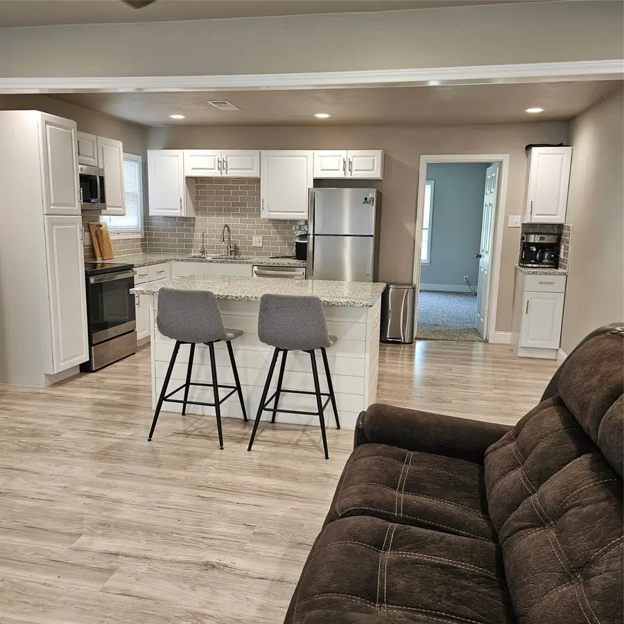 802 Brown Trail, Bedford, TX 76022 - Image #3