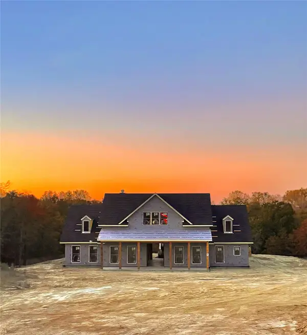 261 Zebrastone Way, Poolville, TX 76487