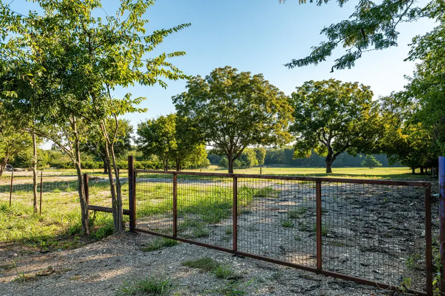 647 County Road 4642, Trenton, TX 75490 - Image #2