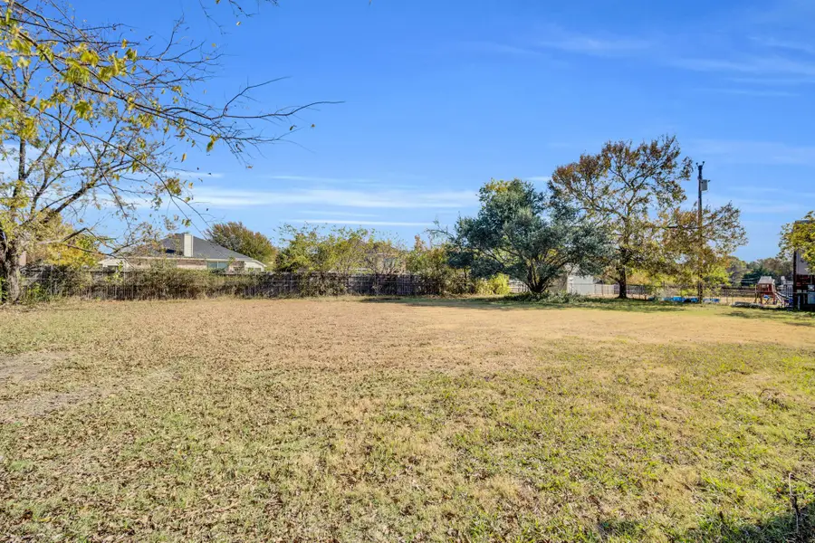 702 Lark Lane, Oak Leaf, TX 75154 - Image #3