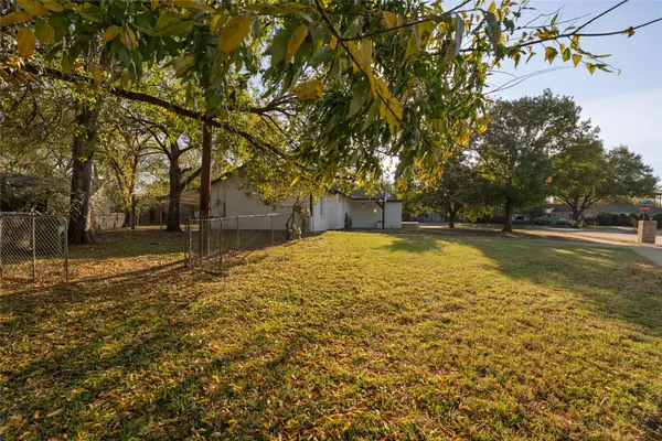 345 Claudia Street, Arlington, TX 76010