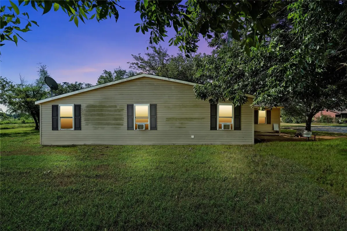 1025 Wyatt Lane, McGregor, TX 76657 - Image #1
