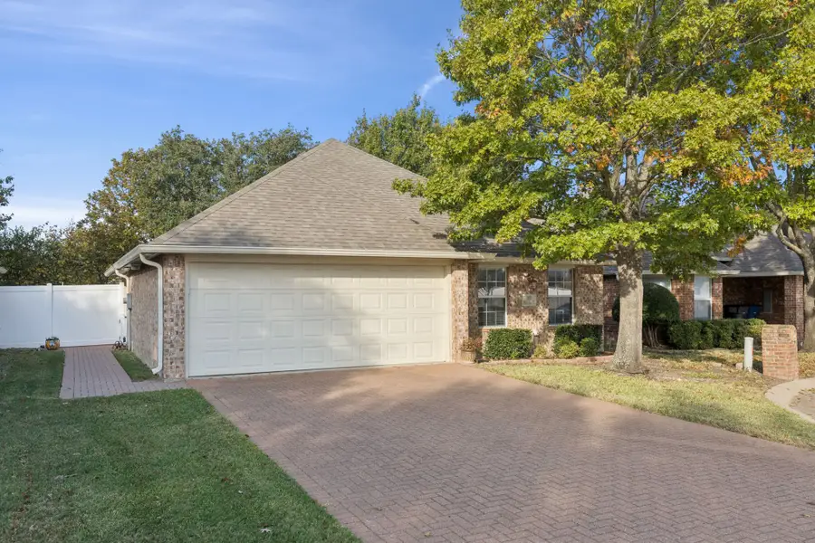 111 Royal Crest Court, Red Oak, TX 75154 - Image #2