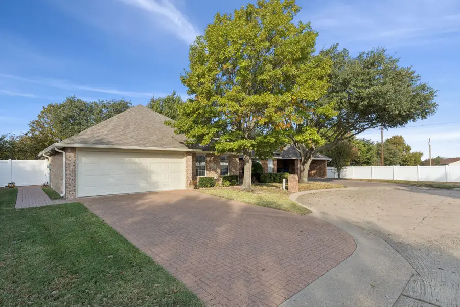 111 Royal Crest Court, Red Oak, TX 75154 - Image #3