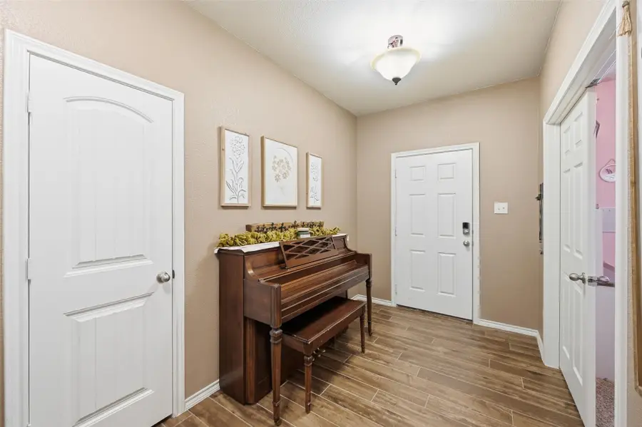 1401 Briarwood Drive, Azle, TX 76020 - Image #3