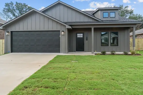 16410 Crossing Circle, Lindale, TX 75771