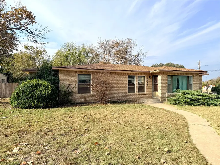 1611 Live Oak Street, Goldthwaite, TX 76844 - Image #3