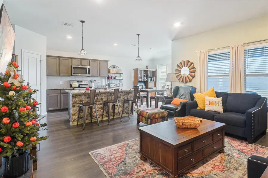 1934 Duskwood Drive, Lancaster, TX 75146 - Image #3