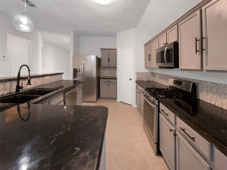 818 Creekside Drive, Glenn Heights, TX 75154 - Image #2