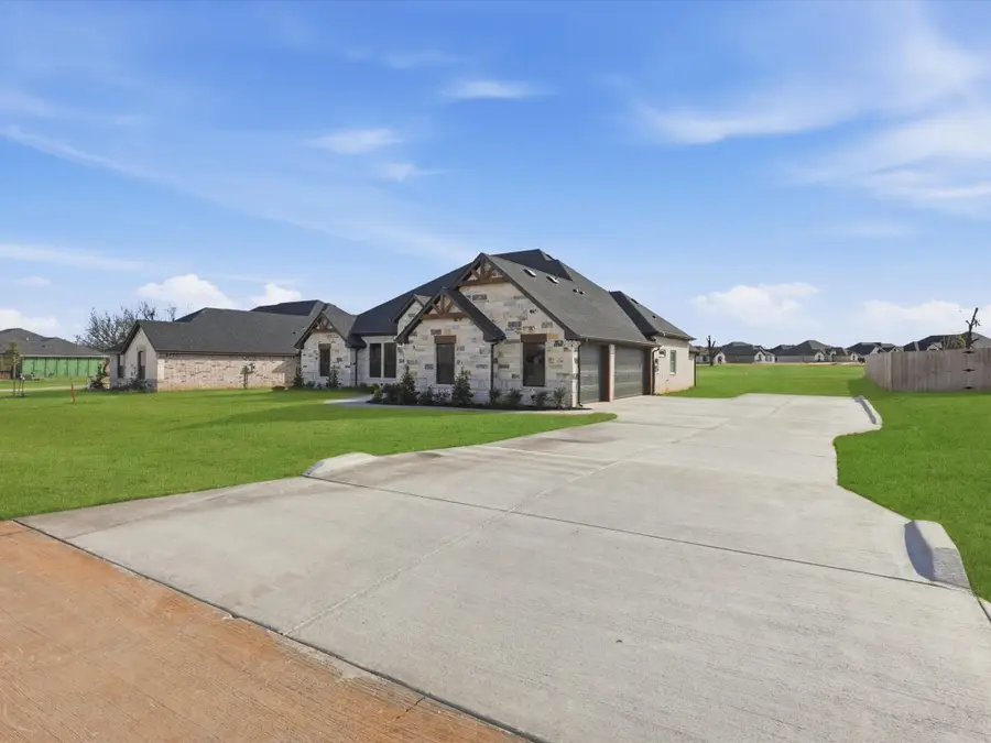 2168 Middlewood Circle, Granbury, TX 76049 - Image #2
