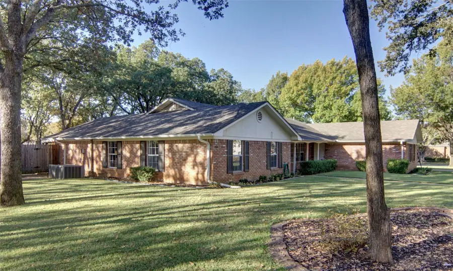 1300 Fisher Street, Graham, TX 76450 - Image #2