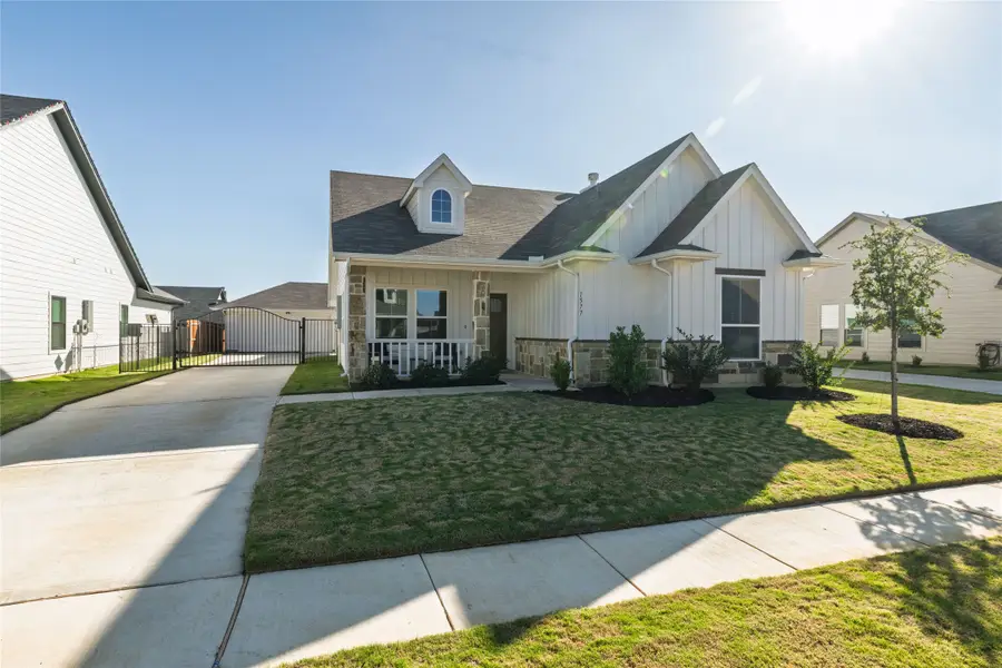 1577 Saylee Lane, Burleson, TX 76028 - Image #2