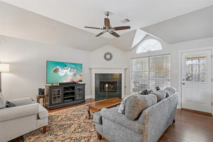 3649 Smoke Tree Trail, Euless, TX 76040 - Image #3