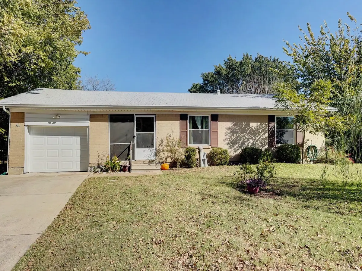 2015 Meadow Lane, Arlington, TX 76010 - Image #1