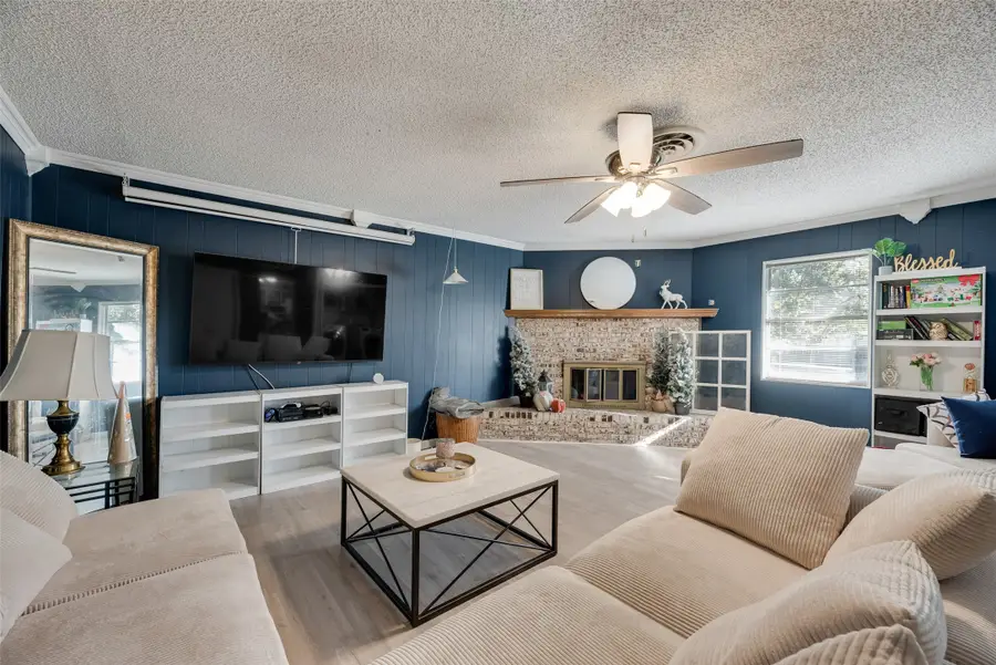 1008 Russell Lane, Bedford, TX 76022 - Image #3