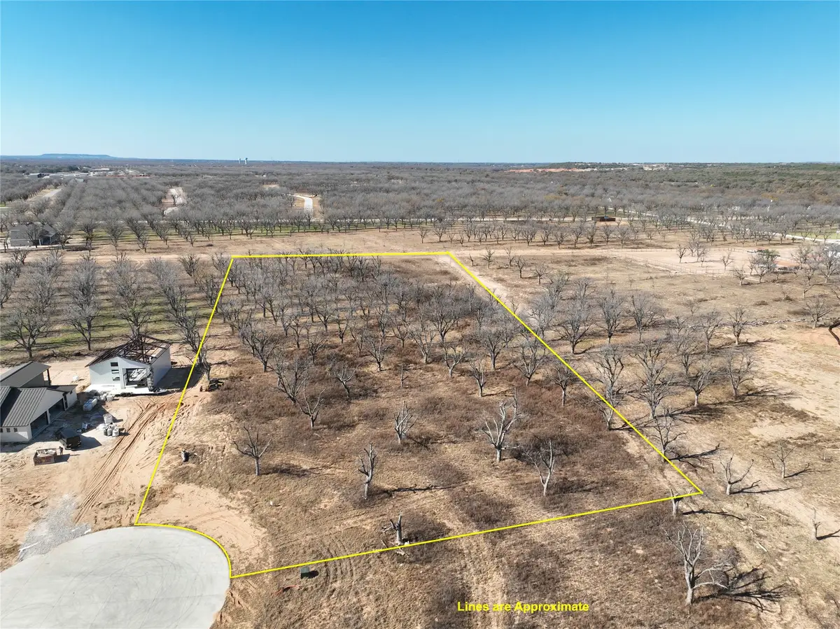 112 Palamino Court, Granbury, TX 76049 - Image #1