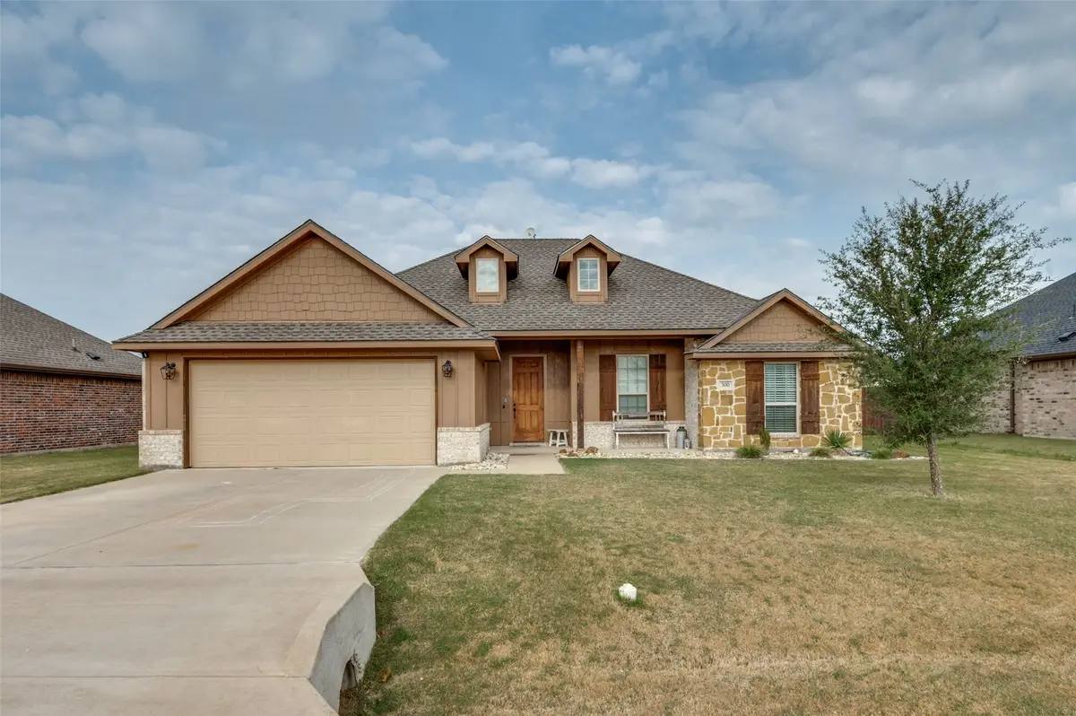 300 Cherry Point Drive, Palmer, TX 75152 - Image #1