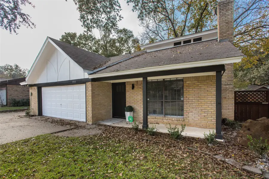 1918 Longmeadow Drive, Arlington, TX 76015 - Image #3