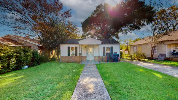 5729 Donnelly Avenue, Fort Worth, TX 76107