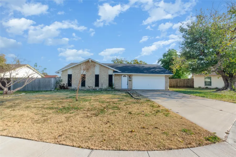 2304 Greenwood Circle, Carrollton, TX 75006 - Image #2