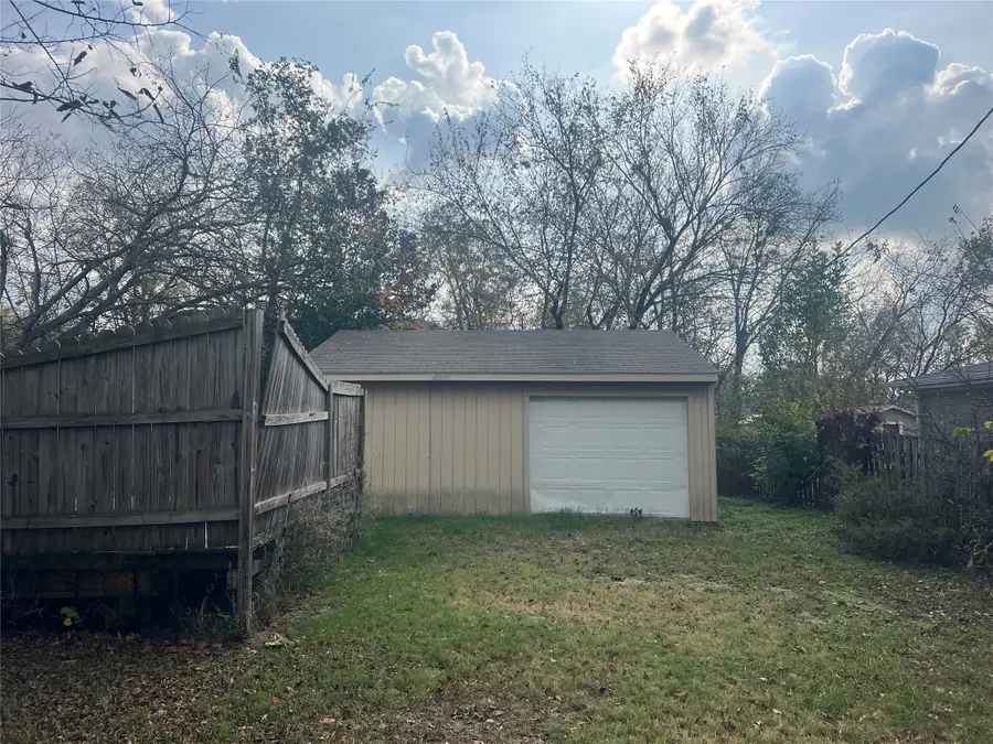 6102 Live Oak Street, Greenville, TX 75402 - Image #3