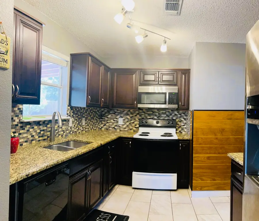 2309 Cap Rock Lane, Fort Worth, TX 76133 - Image #3