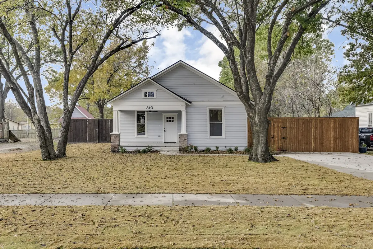 810 E Marvin Avenue, Waxahachie, TX 75165 - Image #1