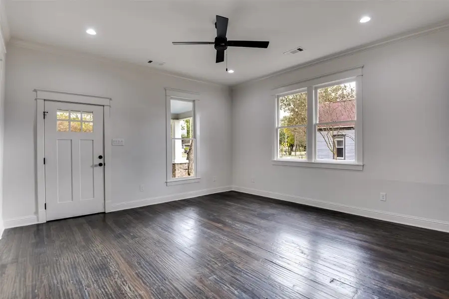 810 E Marvin Avenue, Waxahachie, TX 75165 - Image #3